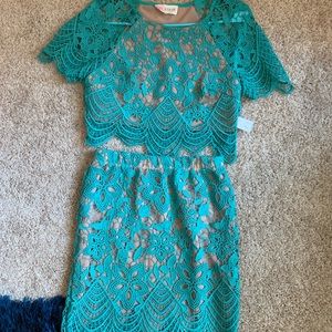 Very classy & cute 2 piece!